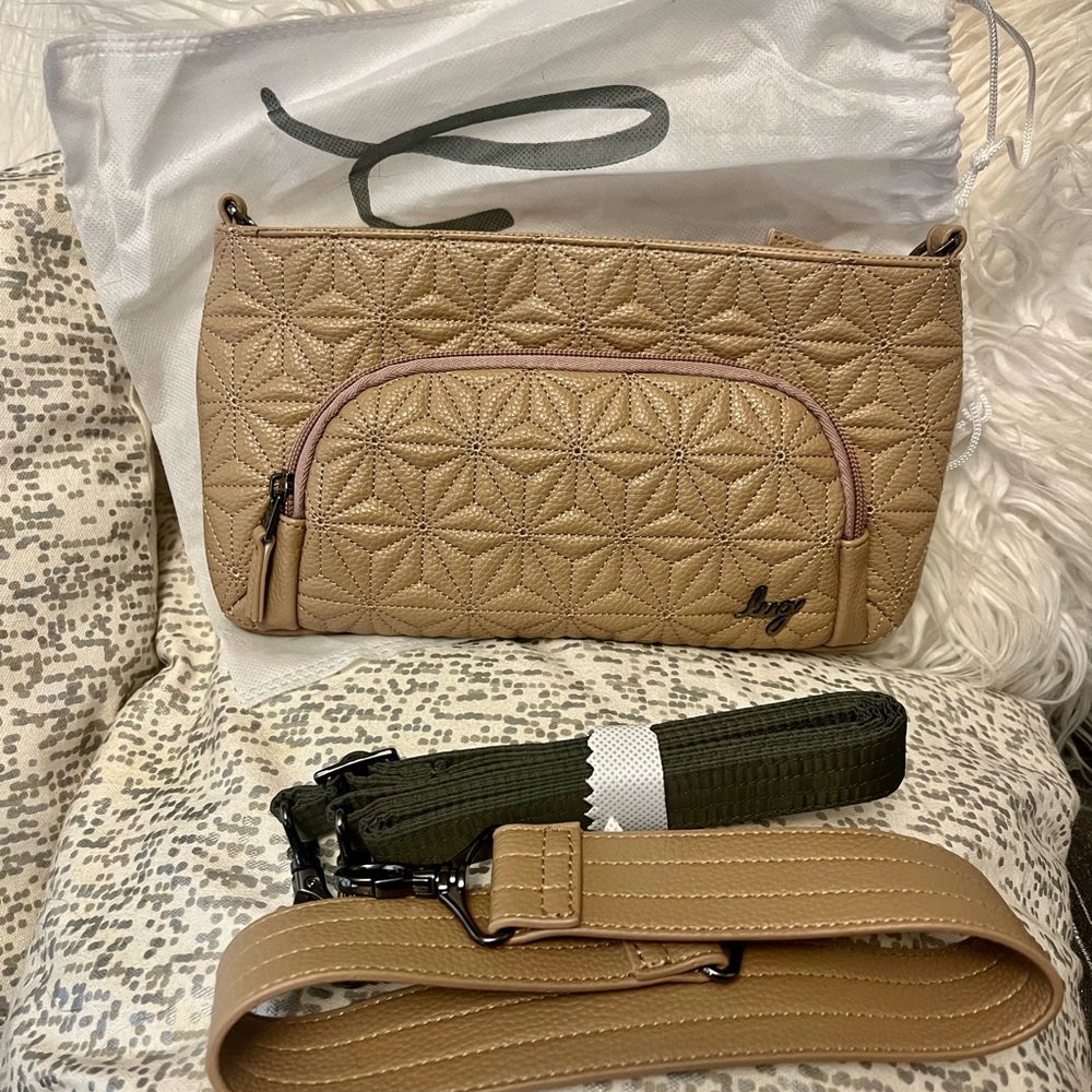 LUG Classic, vegan leather FLYER convertible Crossbody in the color sand